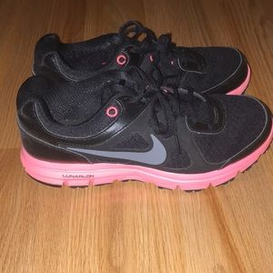 nike tennis shoes